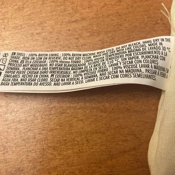 Forever 21 floral romper size M. NWOT and partial label. - Picture 7 of 12